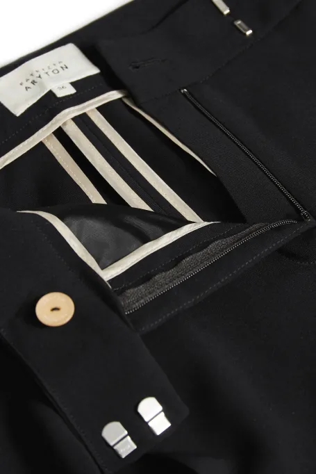 Černé široké kalhoty s manžetami