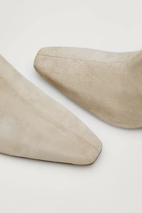 Beige kozačky ze semiše