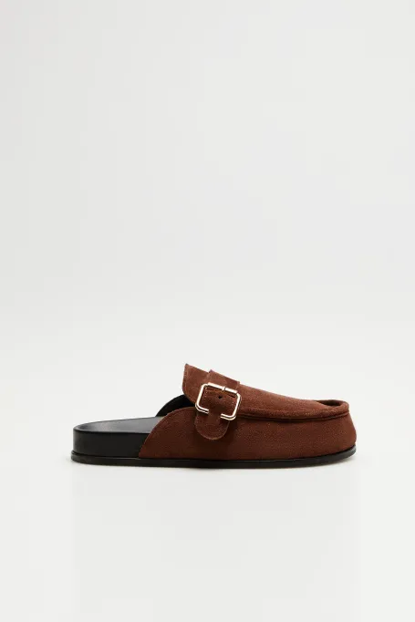 Hnědé nazouvací pantofle z nubukové kůže