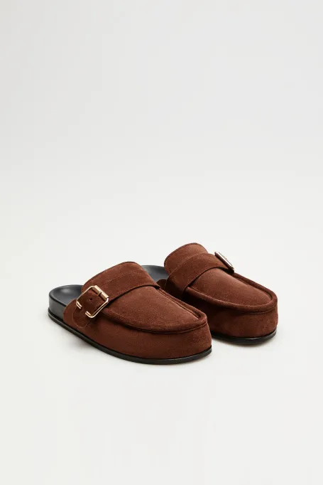 Hnědé nazouvací pantofle z nubukové kůže