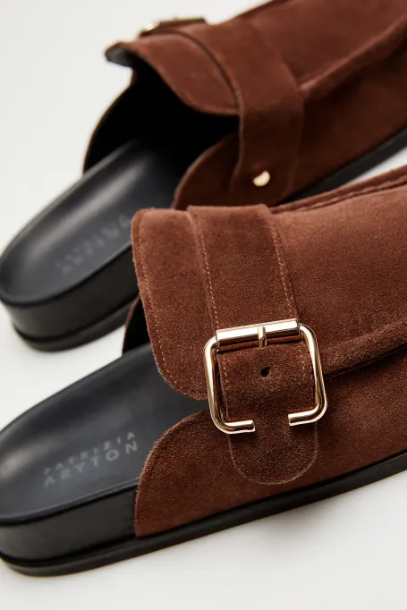 Hnědé nazouvací pantofle z nubukové kůže