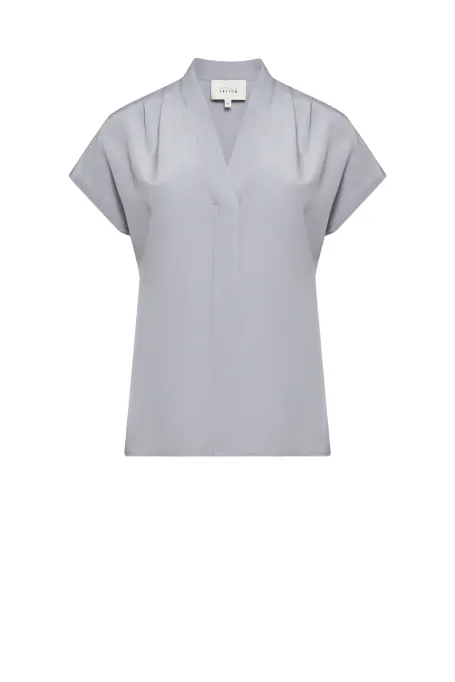 Šedá hedvábná blůza s výstřihem do V