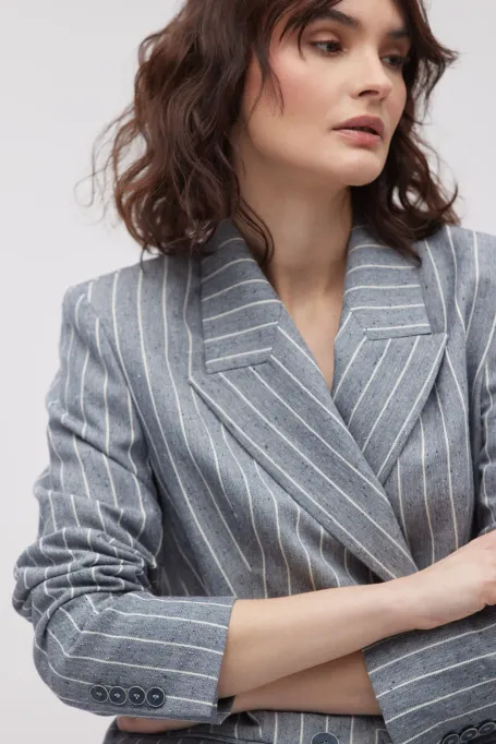 Sako s pruhy a lenem