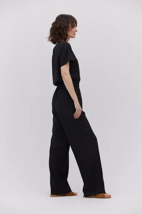 Černý hedvábný overal