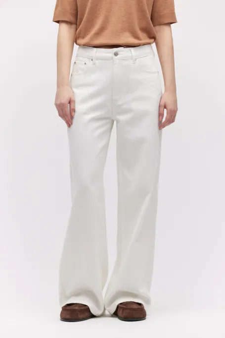 Bílé džíny s širokou nohavicí