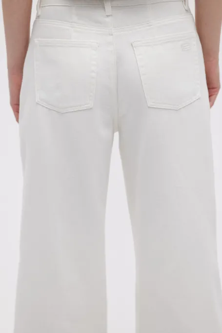 Bílé džíny s širokou nohavicí