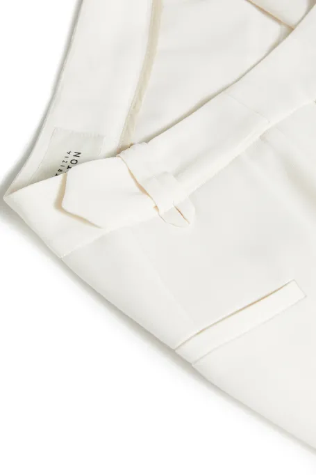 Bílé elegantní kalhoty s širokými nohavicemi