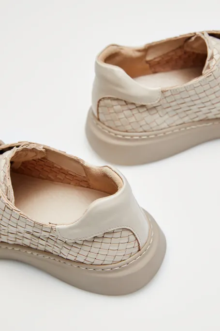 Sneakersy z pletené kůže