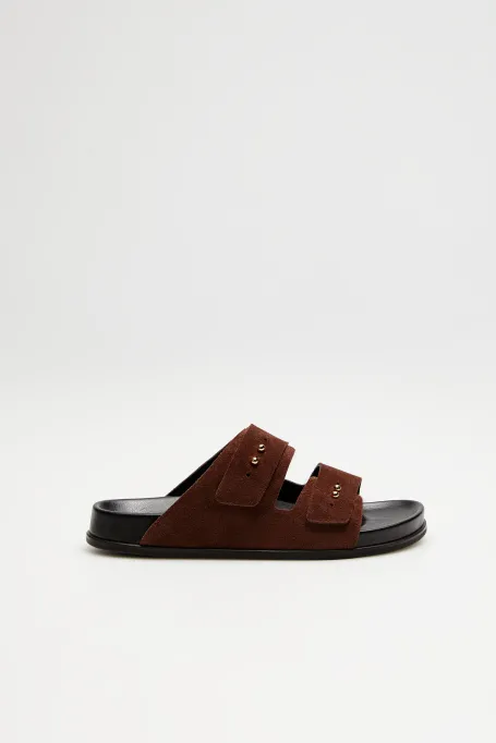 Hnědé pantofle z nubukové kůže