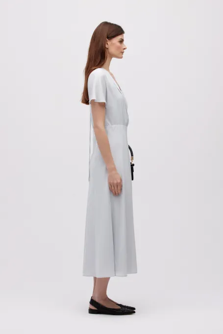 Šedé midi šaty z hedvábí