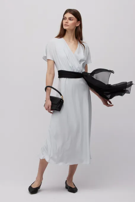 Šedé midi šaty z hedvábí