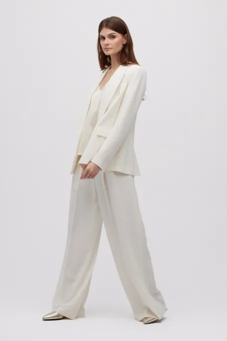 Bílé elegantní kalhoty s širokými nohavicemi