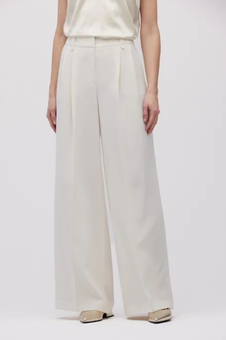 Bílé elegantní kalhoty s širokými nohavicemi