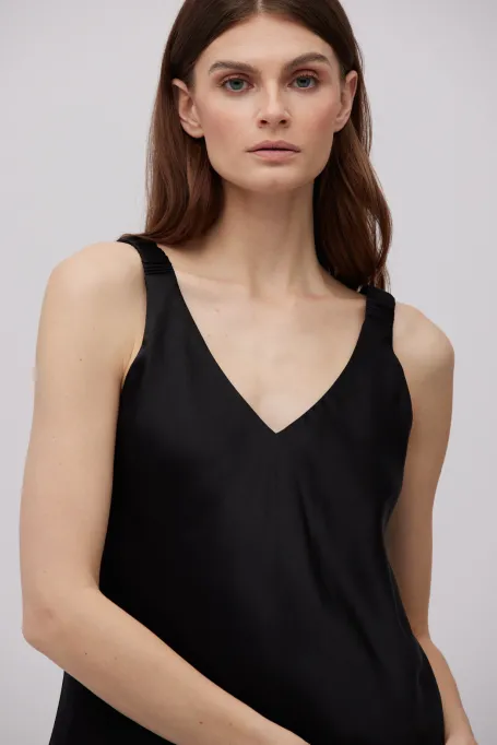Černá halenka na ramínkách z hedvábí