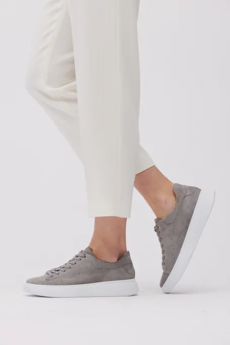 Šedé sneakersy z nubukové kůže