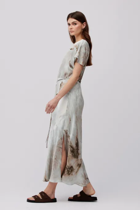 Luční midi šaty s vzorem