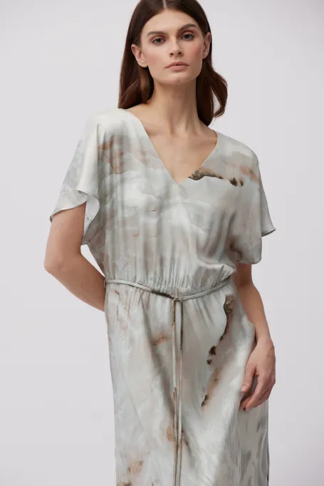 Luční midi šaty s vzorem