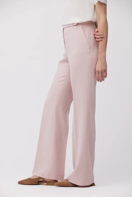 Spodní kalhoty v pudrově růžové barvě k obleku