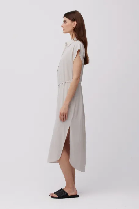 Bežová hedvábná šaty