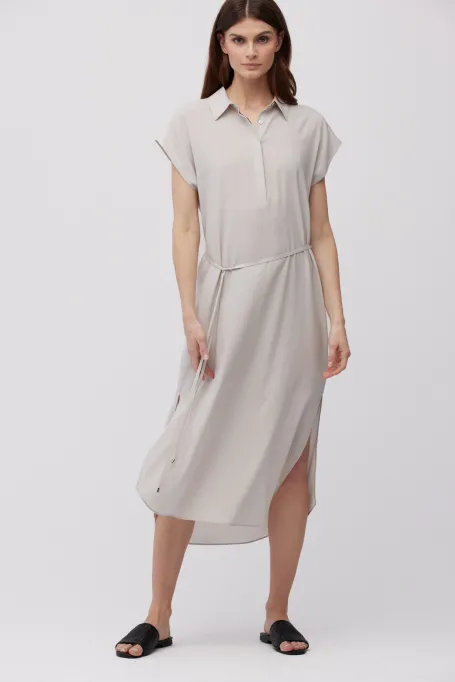 Bežová hedvábná šaty