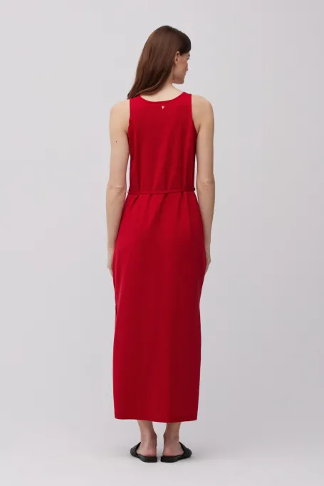 Červené hedvábné šaty