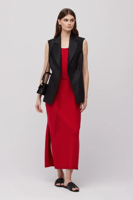 Červené hedvábné šaty