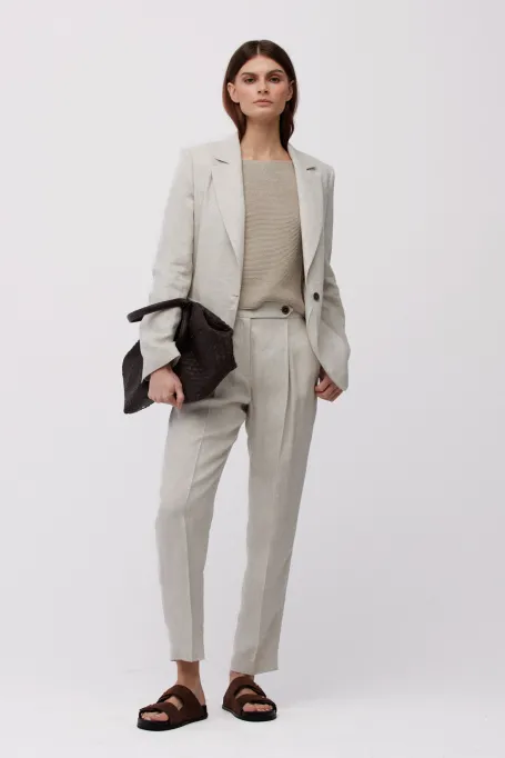 Volný béžový lněný blejzr k obleku