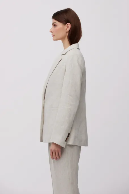 Volný béžový lněný blejzr k obleku