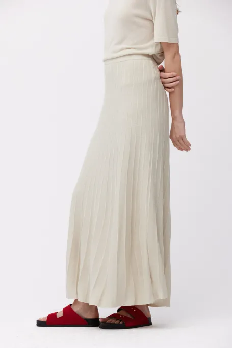 Dlouhá plisé sukně taupe