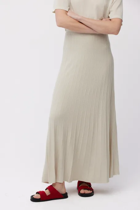 Dlouhá plisé sukně taupe