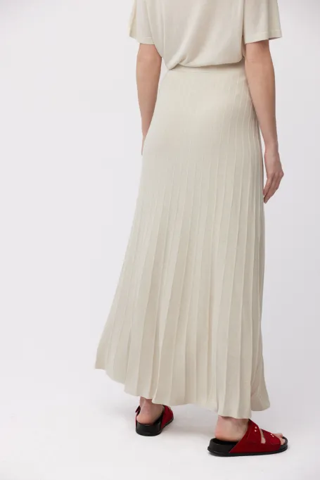 Dlouhá plisé sukně taupe