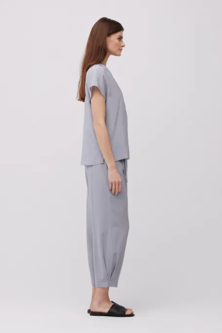 Šedá hedvábná blůza s výstřihem do V