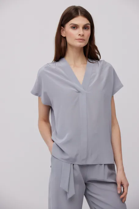 Šedá hedvábná blůza s výstřihem do V