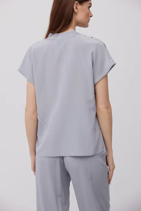 Šedá hedvábná blůza s výstřihem do V