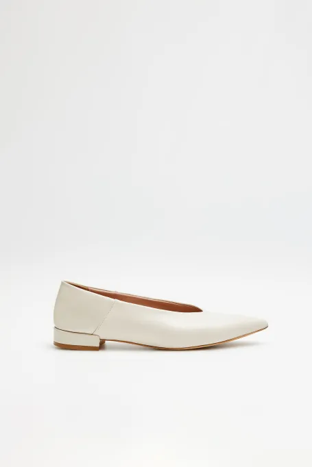 Bežové kožené baleríny s mandlovou špičkou