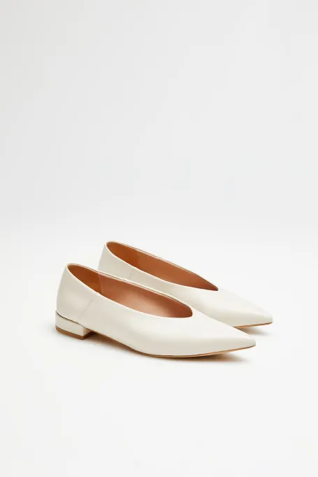 Bežové kožené baleríny s mandlovou špičkou