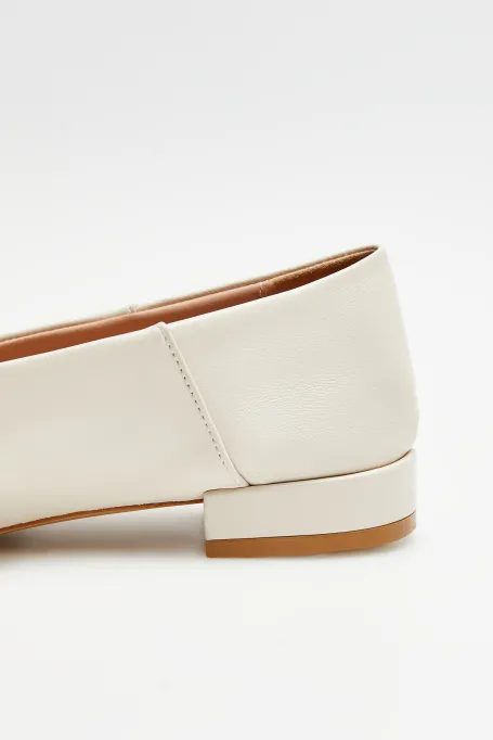 Bežové kožené baleríny s mandlovou špičkou