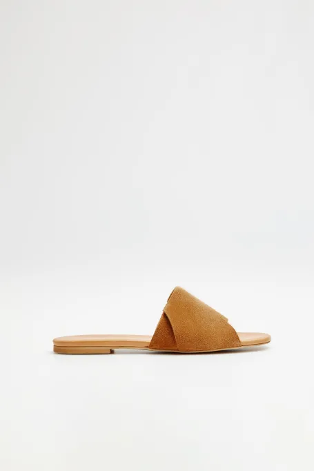 Klapky z nubukové kůže