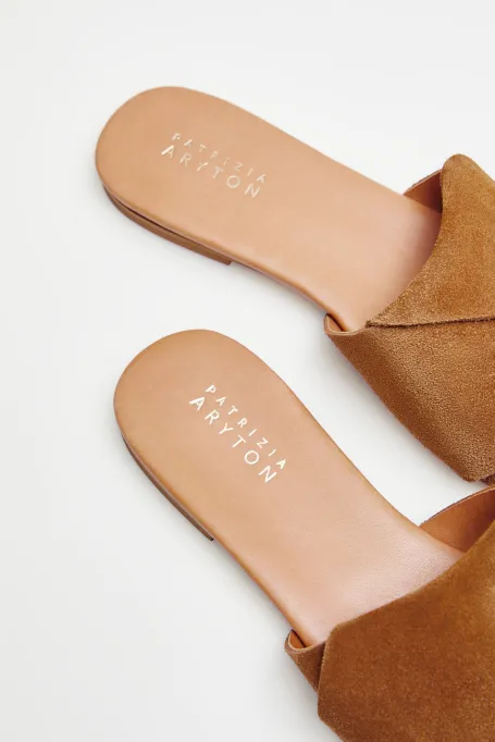 Klapky z nubukové kůže