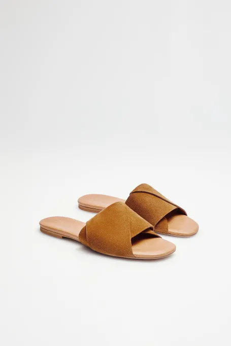 Klapky z nubukové kůže