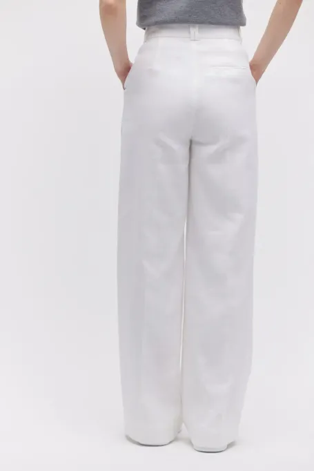 Bílé kalhoty s lenem