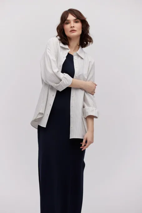 Modrá šaty s halter výstřihem