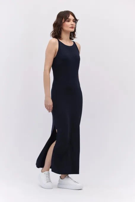 Modrá šaty s halter výstřihem