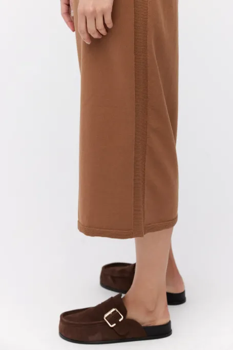 Hnědé nazouvací pantofle z nubukové kůže