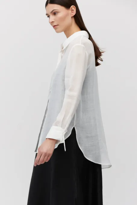 Bílá volná košile z ramie