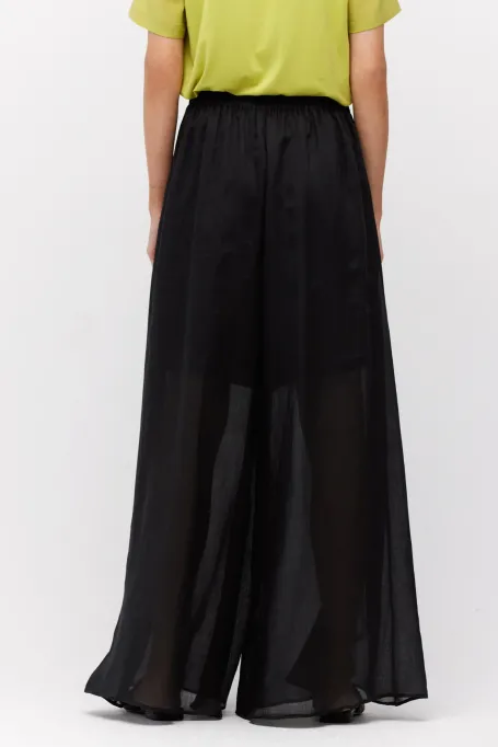 Černé široké kalhoty z ramie