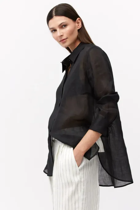 Černá košile z ramie