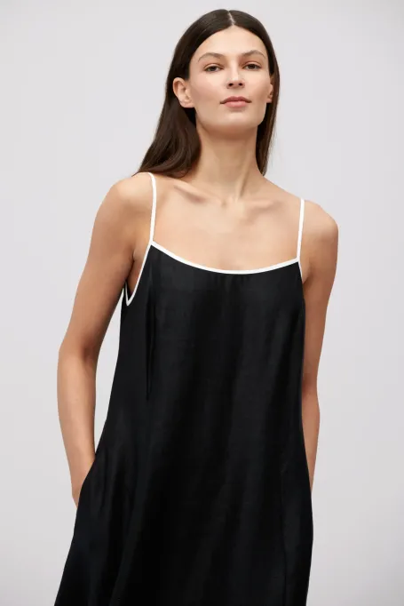 Černé lněné šaty