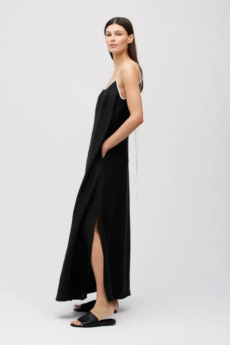 Černé lněné šaty