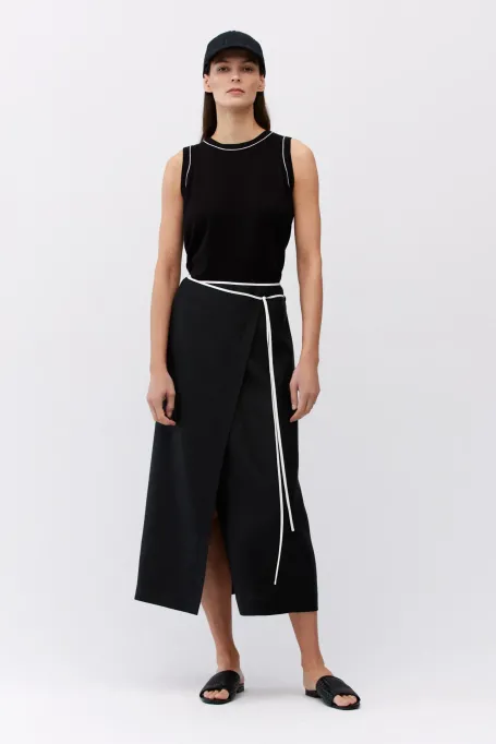 Černá lněná sukně s vázáním